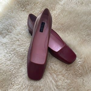 KATE SPADE. Size 8 1/2.